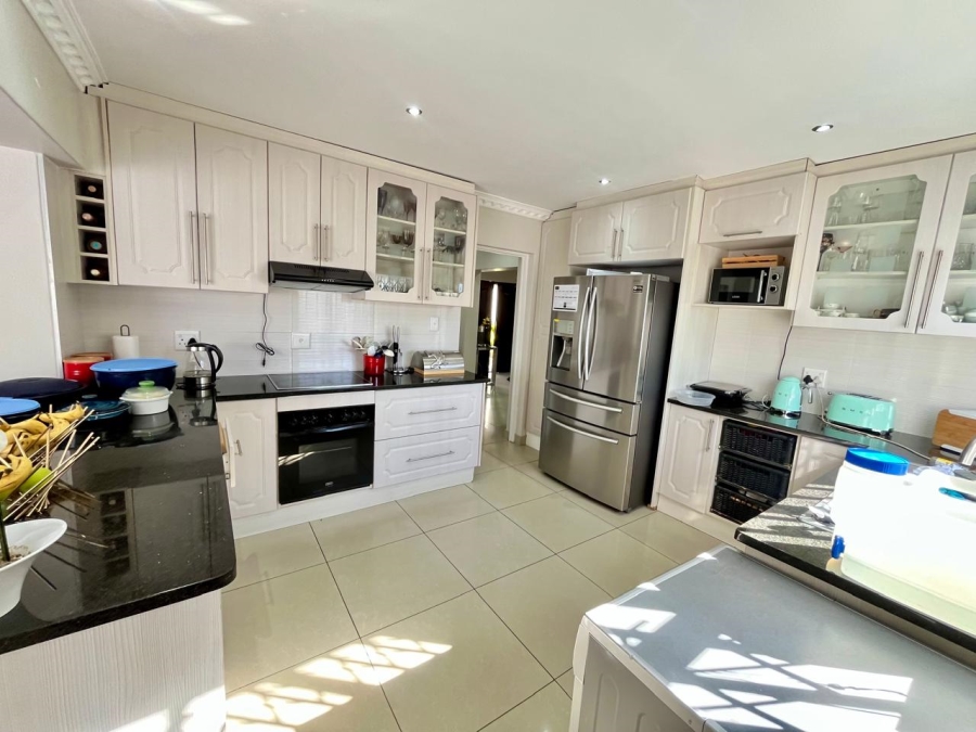 To Let 4 Bedroom Property for Rent in Beacon Bay Eastern Cape